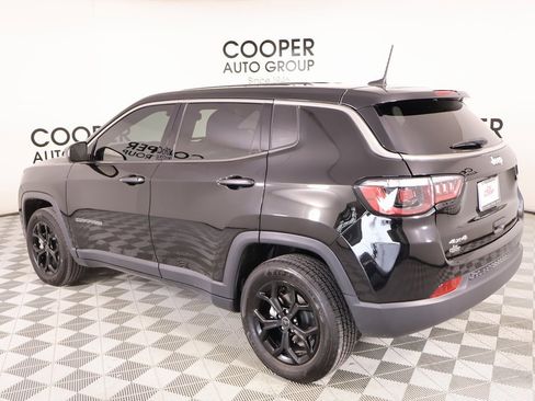 Used 2025 Jeep Compass Sport image 21