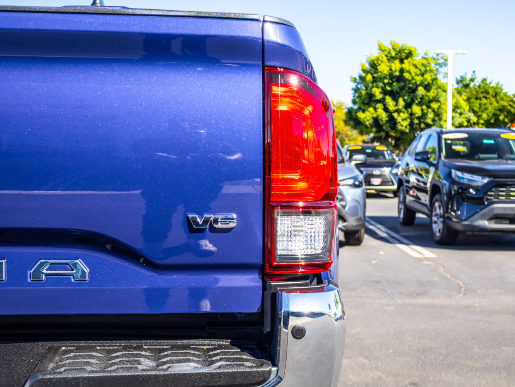 Used 2022 Toyota Tacoma SR5 RWD image 12