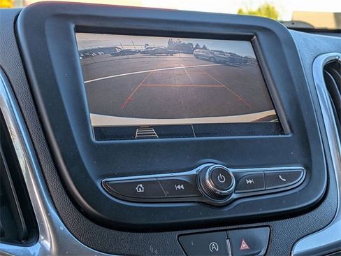 Used 2022 Chevrolet Equinox LS image 21