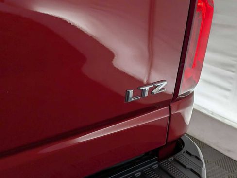 Used 2024 Chevrolet Silverado 2500 LTZ w/ LTZ Convenience Package image 16