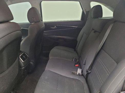 Used 2019 Kia Sorento FWD image 18