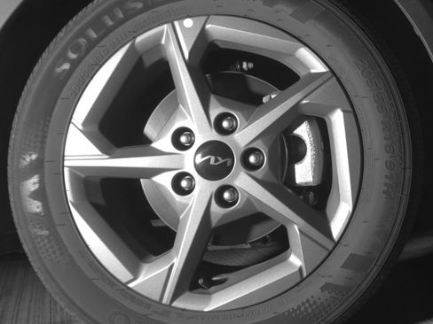 Used 2025 Kia K4 LXS image 13