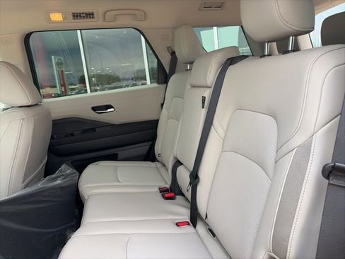 New 2026 Nissan Pathfinder SL image 19