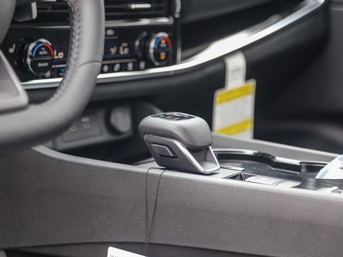 New 2025 Nissan Rogue SL w/ SL Premium Package FWD image 22