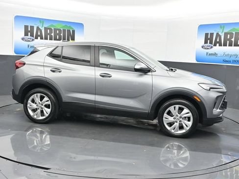Used 2025 Buick Encore GX Preferred AWD/4WD image 7