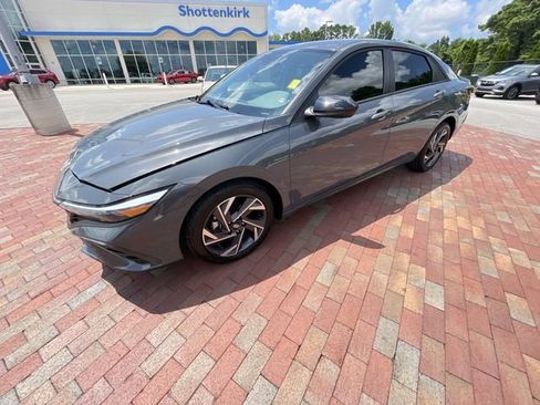 Used 2025 Hyundai Elantra Sport FWD image 26