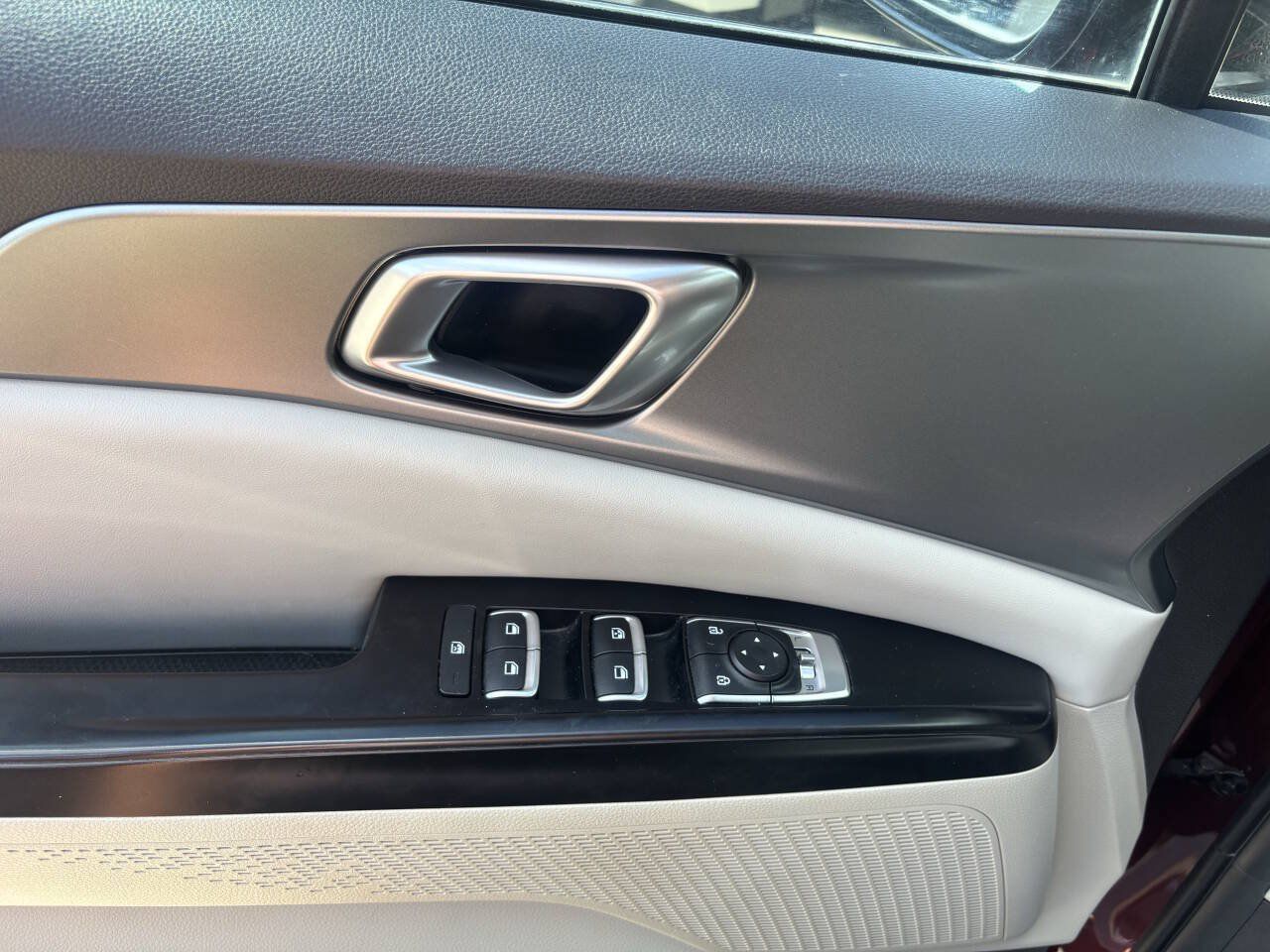 Used 2023 Kia Carnival LX FWD image 43
