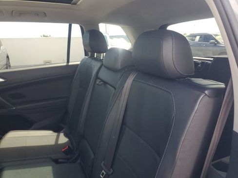 Used 2018 Volkswagen Tiguan SE image 12