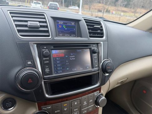 Used 2013 Toyota Highlander Limited image 17