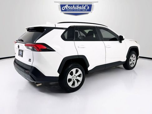 Used 2020 Toyota RAV4 LE image 7