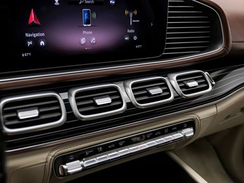 Used 2026 Mercedes-Benz Maybach GLS 600 4MATIC image 29