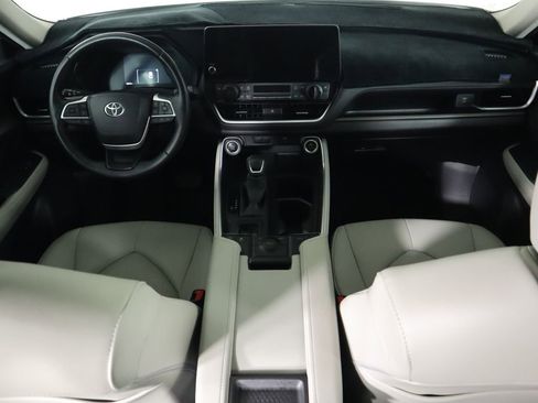 Used 2024 Toyota Grand Highlander XLE image 13