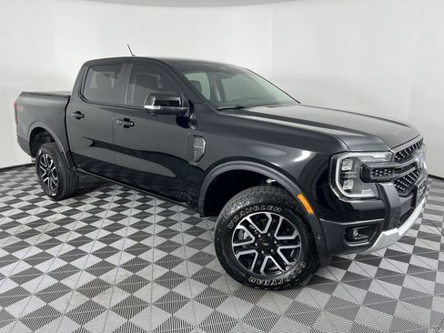Used 2024 Ford Ranger Lariat w/ FX4 Off-Road Package AWD/4WD image 2