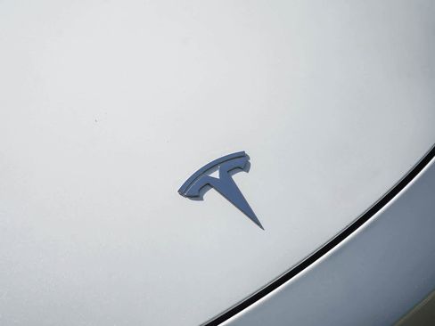 Used 2021 Tesla Model Y Long Range AWD/4WD image 11