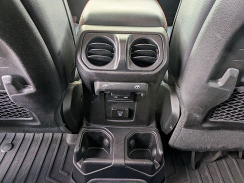 Used 2020 Jeep Gladiator Rubicon image 10