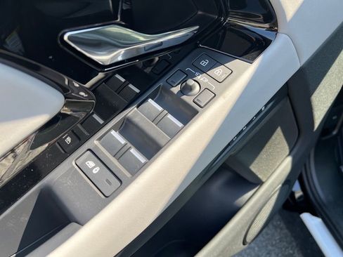 New 2026 Land Rover Range Rover Evoque Dynamic SE image 11