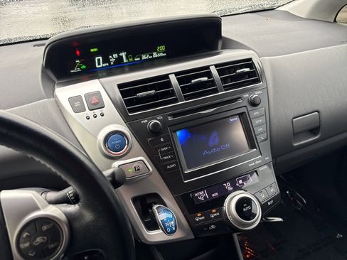 Used 2014 Toyota Prius V Three image 17