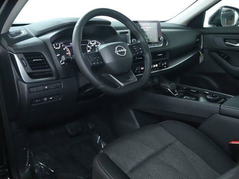 Certified 2026 Nissan Rogue SV image 17