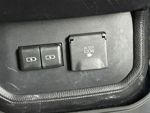 Used 2022 Toyota Highlander Limited image 25