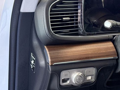 New 2026 Mercedes-Benz GLS 580 4MATIC image 10