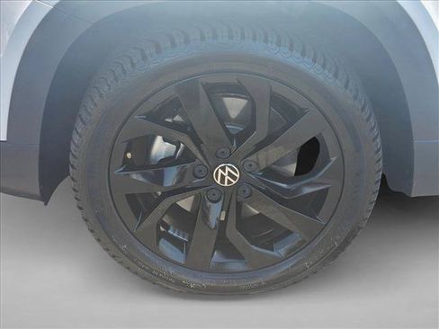 Used 2022 Volkswagen Taos SE FWD image 23