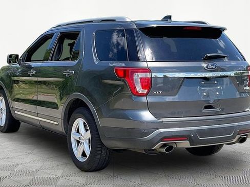 Used 2018 Ford Explorer XLT FWD image 4