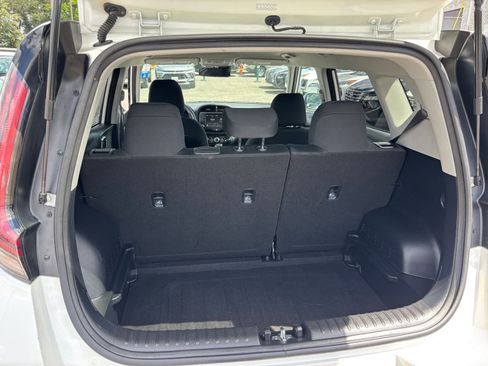 Used 2025 Kia Soul LX w/ LX Technology Package FWD image 29