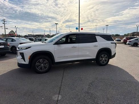 Used 2024 Chevrolet Traverse LS FWD image 12