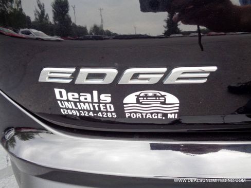 Used 2019 Ford Edge Titanium AWD/4WD image 5