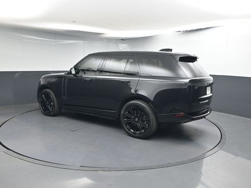Used 2024 Land Rover Range Rover SE AWD/4WD image 3