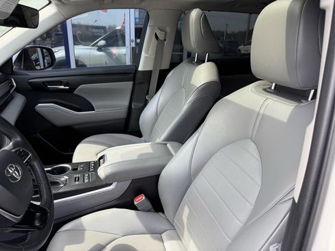 Used 2021 Toyota Highlander XLE image 14