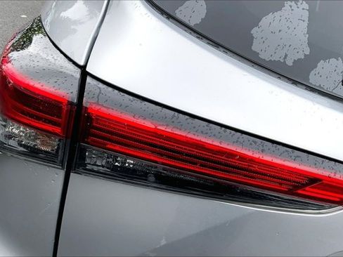 Used 2022 Toyota Highlander LE AWD/4WD image 28