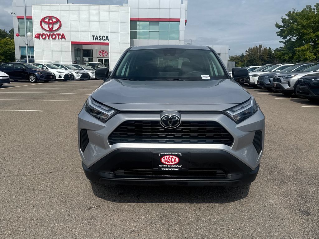 Used 2024 Toyota RAV4 LE AWD/4WD image 2