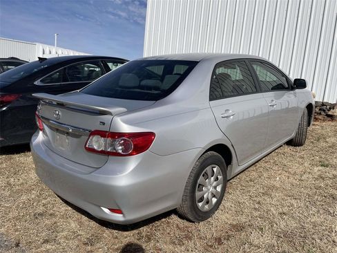 Used 2011 Toyota Corolla LE image 5