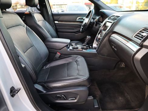 Used 2016 Ford Explorer Limited image 22
