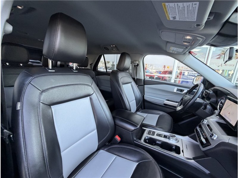 Used 2023 Ford Explorer XLT w/ Equipment Group 202A RWD image 38