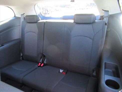 Used 2014 Chevrolet Traverse LT image 28