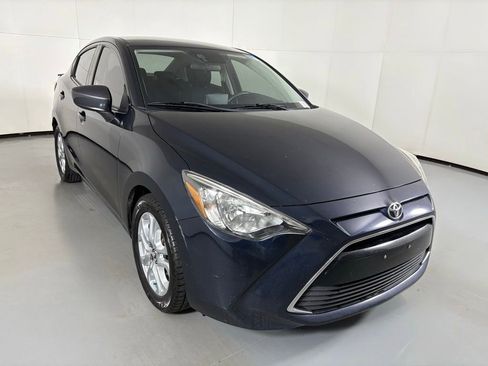 Used 2017 Toyota Yaris iA image 3