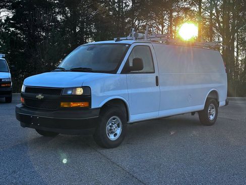 Used 2025 Chevrolet Express 2500 Extended w/ Communications Package image 5
