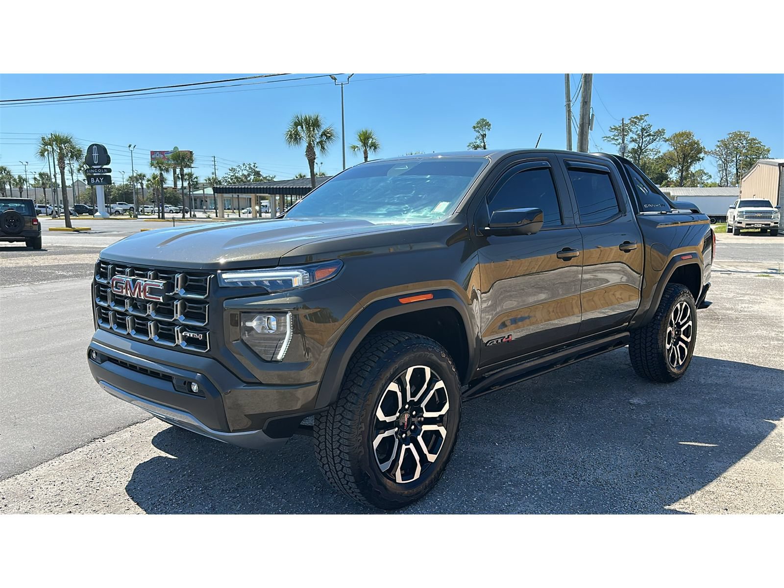 Used 2025 GMC Canyon AT4 w/ Nightfall Edition AWD/4WD image 2