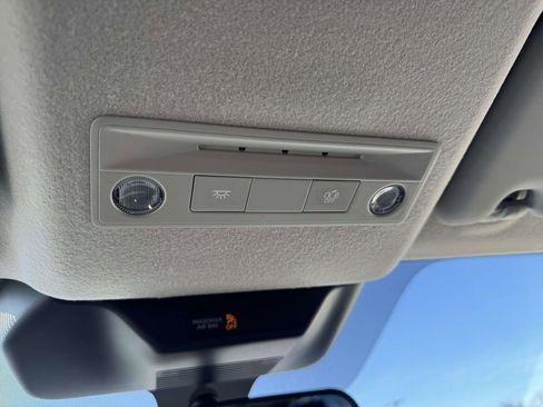 Used 2025 Nissan Kicks SV image 29