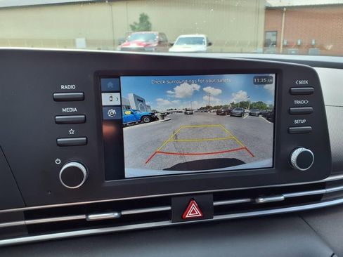 Used 2025 Hyundai Elantra SE image 31