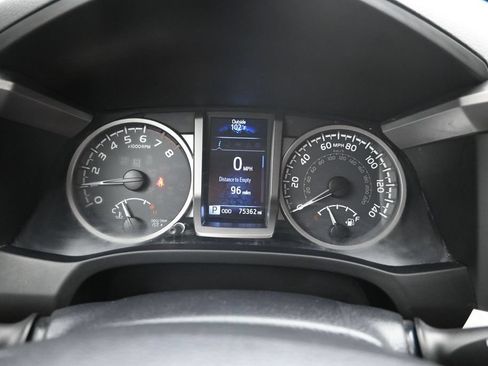 Used 2017 Toyota Tacoma SR5 w/ Tow Package RWD image 14