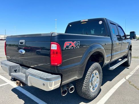 Used 2016 Ford F250 XLT w/ XLT Premium Package AWD/4WD image 4