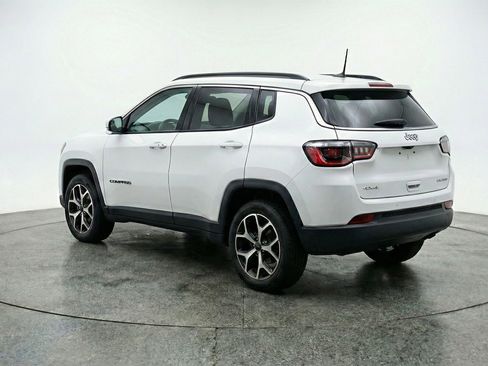 Used 2025 Jeep Compass Latitude image 6