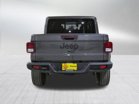 Used 2025 Jeep Gladiator Sport image 6