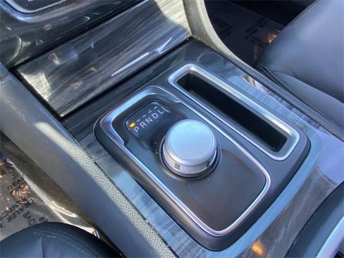 Used 2022 Chrysler 300 Touring w/ Sport Appearance Package image 15