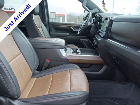 Used 2024 Chevrolet Silverado 2500 High Country w/ High Country Premium Package AWD/4WD image 32