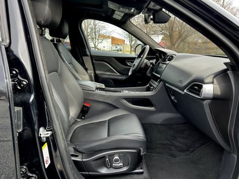 Used 2020 Jaguar F-PACE Premium image 25