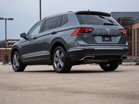 Certified 2021 Volkswagen Tiguan SE image 5